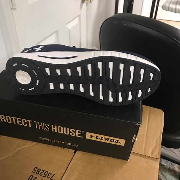 Mens Under Armour Shoes - Picture 3 of 6